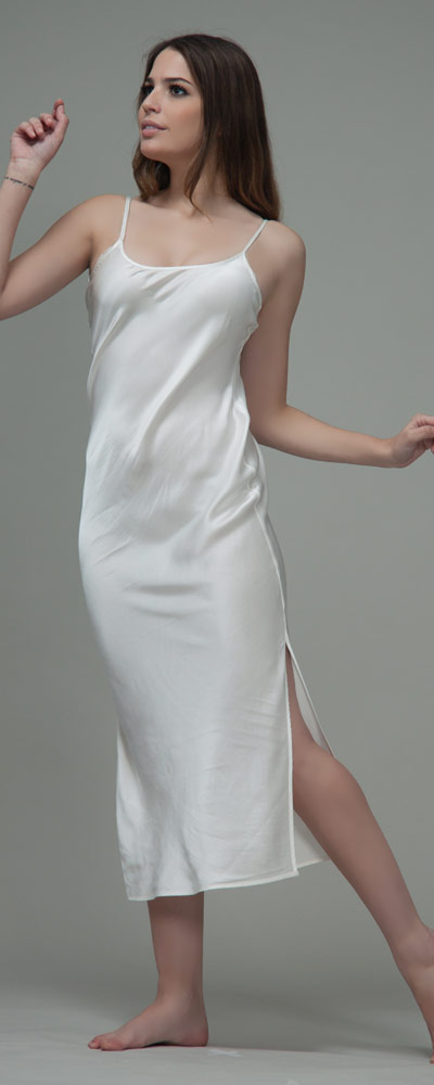 Langes Nachtkleid mit sexy Schlitz